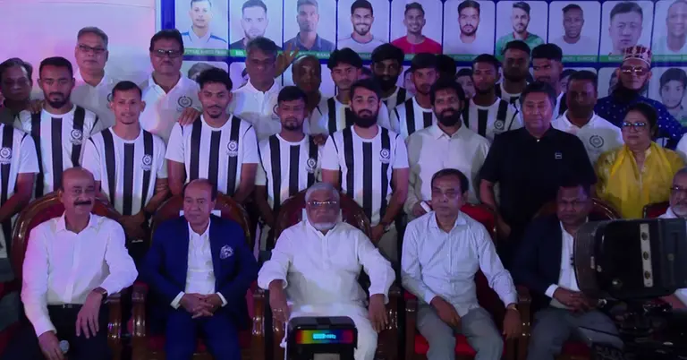 দলবদল শেষে মোহামেডান ক্লাবের কর্মকর্তা ও খেলোয়াড়েরা